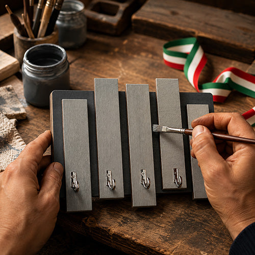 Appendichiavi da muro in legno con assi colorate e 5 ganci grigio
